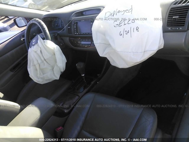 JTDBF32K530105919 - 2003 TOYOTA CAMRY LE/XLE RED photo 5