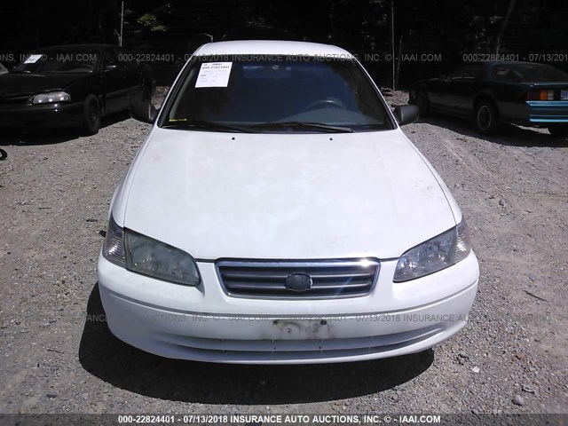4T1BG22K31U764980 - 2001 TOYOTA CAMRY CE/LE/XLE WHITE photo 6