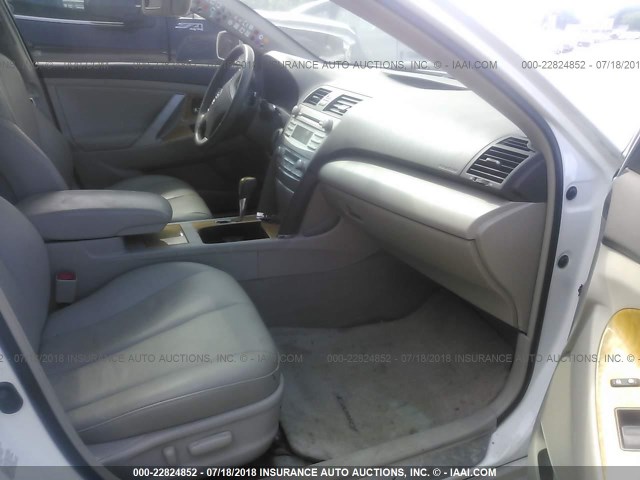 4T1BK46K07U534746 - 2007 TOYOTA CAMRY NEW GENERAT LE/XLE/SE WHITE photo 5
