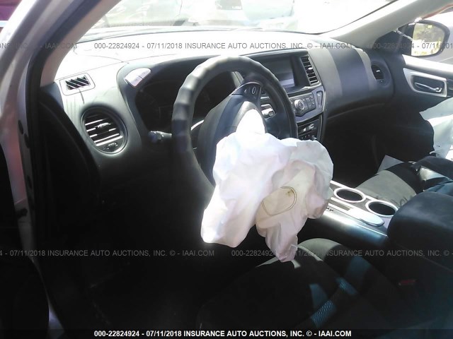 5N1AR2MN8DC633969 - 2013 NISSAN PATHFINDER S/SV/SL/PLATINUM 银色 照片 5