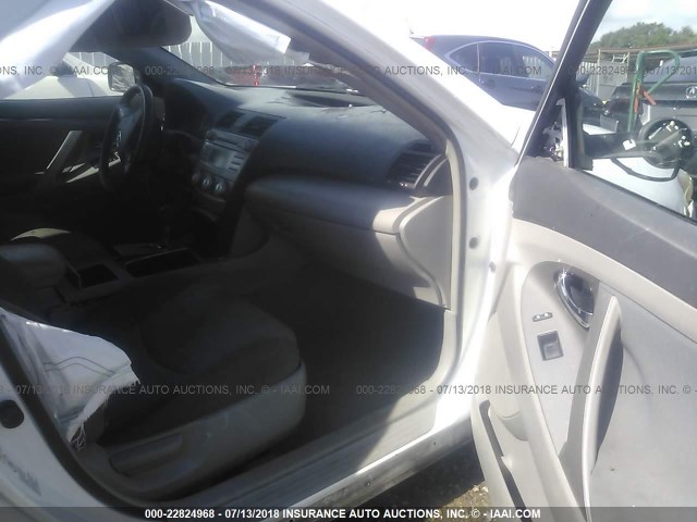 4T1BK46K99U595256 - 2009 TOYOTA CAMRY SE/LE/XLE WHITE photo 5