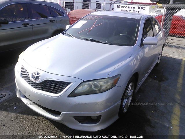 4T1BF3EK9BU199124 - 2011 TOYOTA CAMRY SE/LE/XLE SILVER photo 2