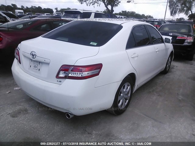 4T1BF3EK8BU633582 - 2011 TOYOTA CAMRY SE/LE/XLE WHITE photo 4