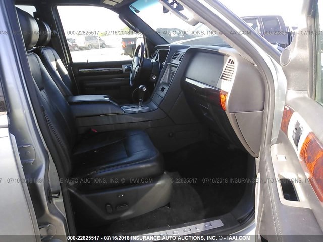 5LMFU28576LJ25457 - 2006 LINCOLN NAVIGATOR 银色 照片 5