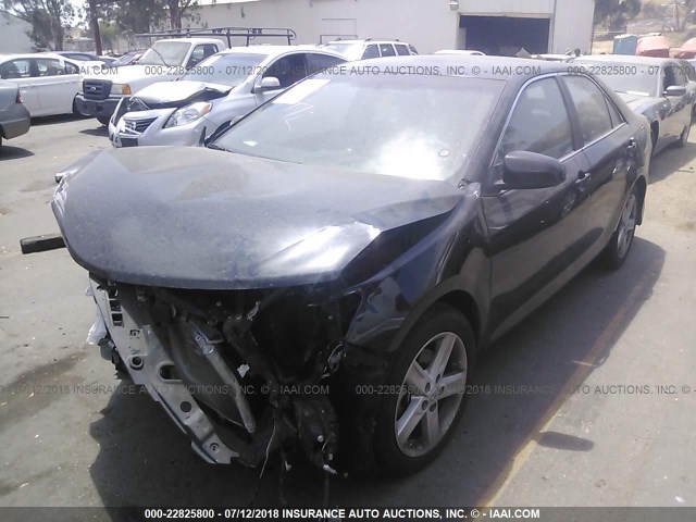 4T1BF1FKXEU457562 - 2014 TOYOTA CAMRY L/SE/LE/XLE შავი ფოტო 2