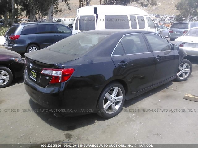 4T1BF1FKXEU457562 - 2014 TOYOTA CAMRY L/SE/LE/XLE შავი ფოტო 4