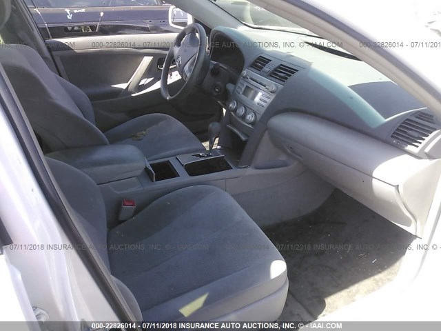 4T4BF3EK5BR167762 - 2011 TOYOTA CAMRY SE/LE/XLE თეთრი ფოტო 5