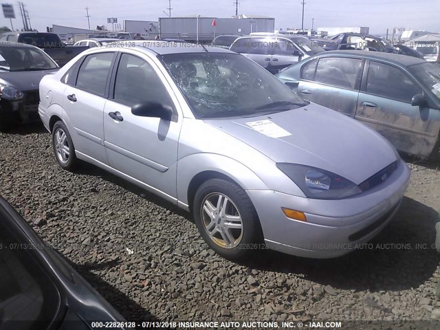 1FAFP3438YW405016 - 2000 FORD FOCUS SE/SE SPORT SILVER photo 1