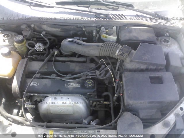 1FAFP3438YW405016 - 2000 FORD FOCUS SE/SE SPORT SILVER photo 10