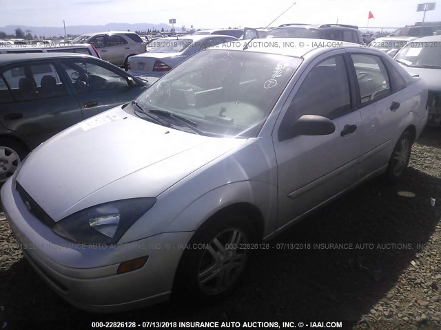 1FAFP3438YW405016 - 2000 FORD FOCUS SE/SE SPORT SILVER photo 2