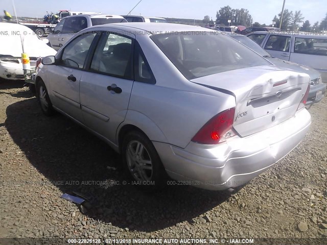 1FAFP3438YW405016 - 2000 FORD FOCUS SE/SE SPORT SILVER photo 3