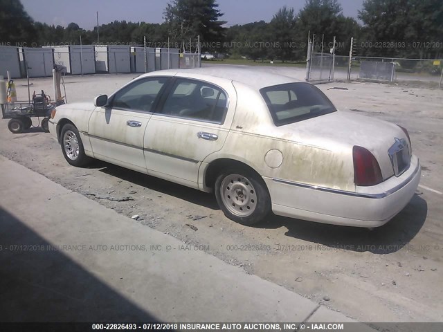 1LNFM83WXWY617862 - 1998 LINCOLN TOWN CAR CARTIER WHITE photo 3