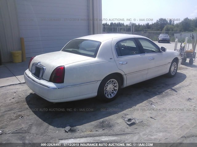 1LNFM83WXWY617862 - 1998 LINCOLN TOWN CAR CARTIER WHITE photo 4