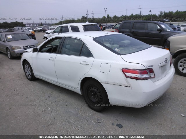 4T4BF3EK6AR019697 - 2010 TOYOTA CAMRY SE/LE/XLE WHITE photo 3