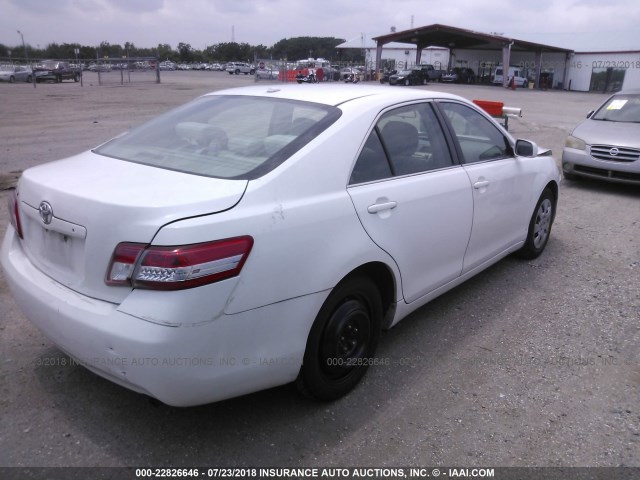 4T4BF3EK6AR019697 - 2010 TOYOTA CAMRY SE/LE/XLE WHITE photo 4