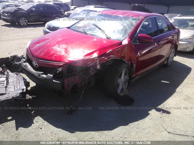 4T1BF1FK3EU769836 - 2014 TOYOTA CAMRY L/SE/LE/XLE RED photo 2