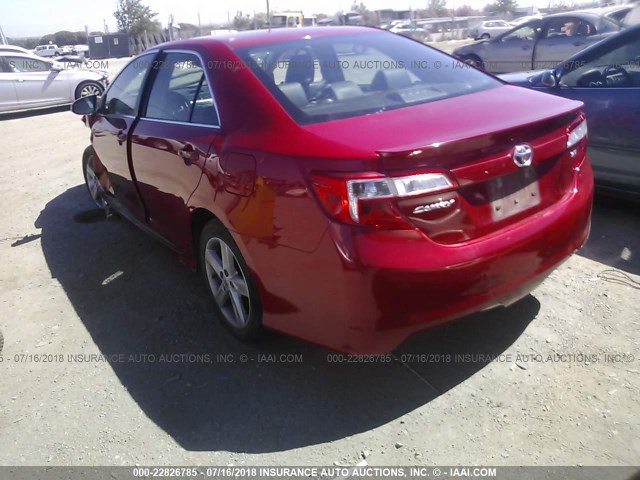 4T1BF1FK3EU769836 - 2014 TOYOTA CAMRY L/SE/LE/XLE წითელი ფოტო 3