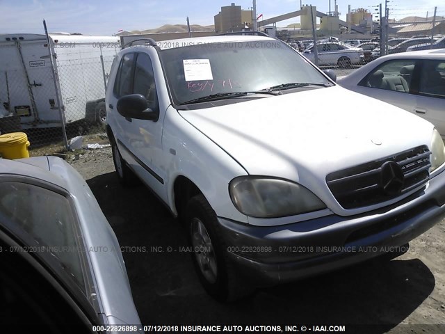 4JGAB54E0WA005909 - 1998 MERCEDES-BENZ ML 320 WHITE photo 1