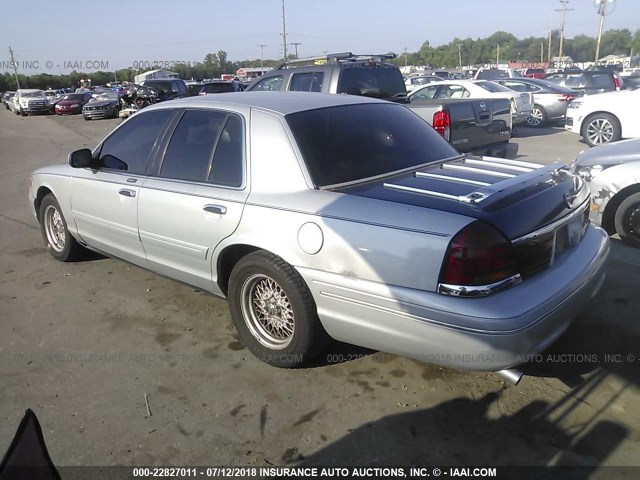 2FAFP74W51X105882 - 2001 FORD CROWN VICTORIA LX SILVER photo 3