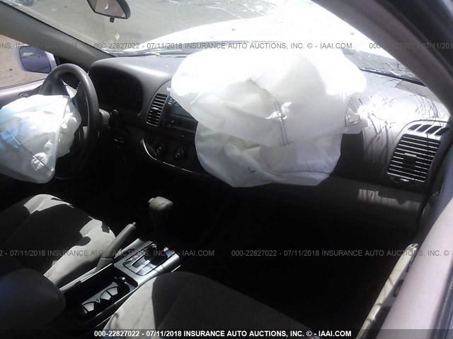 4T1BE32K24U263496 - 2004 TOYOTA CAMRY LE/XLE/SE Ақ фото 5