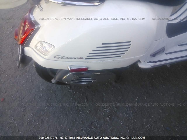 ZAPM459L2F5100370 - 2015 VESPA GTS 300 SUPER WHITE photo 6