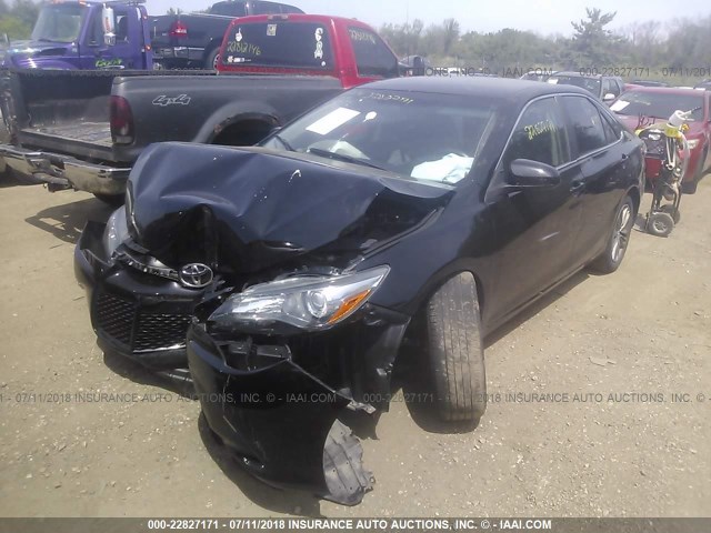 4T1BF1FK8FU024808 - 2015 TOYOTA CAMRY LE/XLE/SE/XSE BLACK photo 2