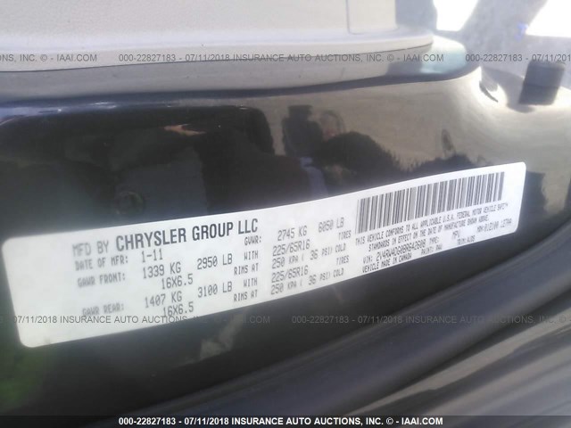 2V4RW4DG0BR642608 - 2011 VOLKSWAGEN ROUTAN S GRAY photo 9