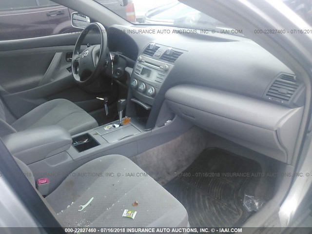 JTNBE46K473077050 - 2007 TOYOTA CAMRY NEW GENERAT CE/LE/XLE/SE SILVER photo 5