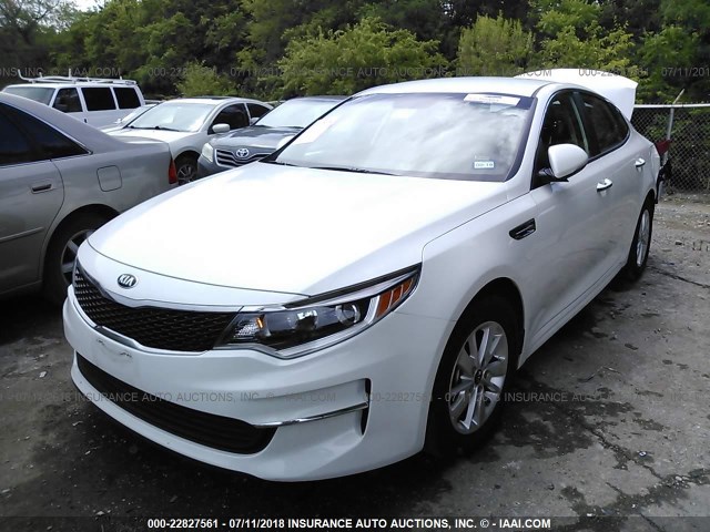 5XXGT4L32JG204589 - 2018 KIA OPTIMA LX/S WHITE photo 2