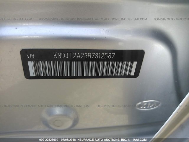 KNDJT2A23B7312587 - 2011 KIA SOUL +/!/SPORT SILVER photo 9