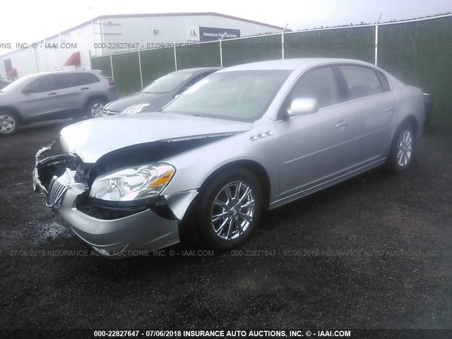 1G4HJ5EM2BU105929 - 2011 BUICK LUCERNE CXL SILVER photo 2