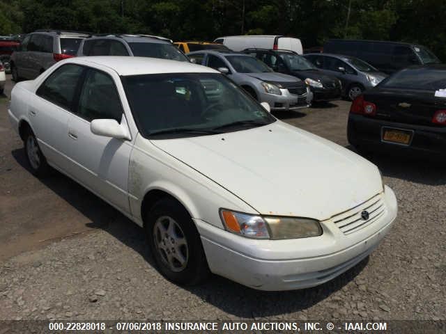 4T1BG22K7XU570834 - 1999 TOYOTA CAMRY CE/LE/XLE 白色 照片 1