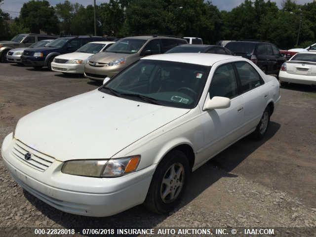 4T1BG22K7XU570834 - 1999 TOYOTA CAMRY CE/LE/XLE 白色 照片 2