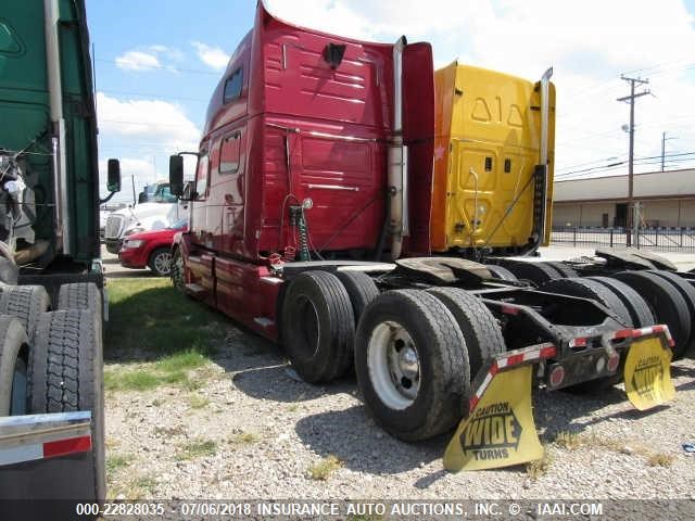 4V4NC9GH67N442117 - 2007 VOLVO VN L RED photo 3