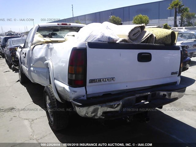 1GTHC24U67E191486 - 2007 GMC 2500 WHITE photo 3