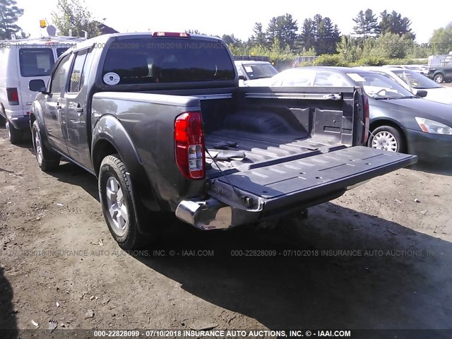 1N6AD07W25C416928 - 2005 NISSAN FRONTIER CREW CAB LE/SE/OFF ROAD GRAY photo 3