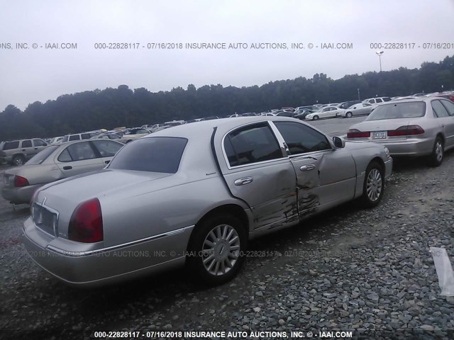 1LNHM81W95Y661880 - 2005 LINCOLN TOWN CAR SIGNATURE GRAY photo 4