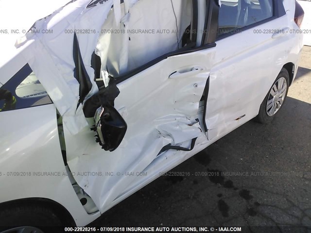 3HGGK5H54FM715909 - 2015 HONDA FIT LX WHITE photo 6