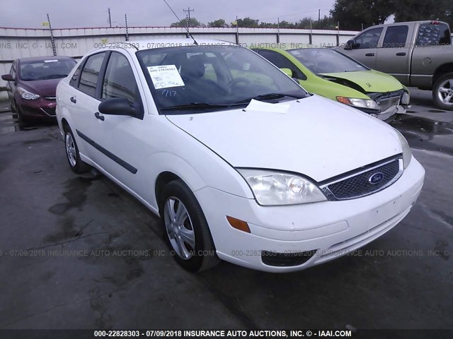 1FAFP34N57W271985 - 2007 FORD FOCUS ZX4/S/SE/SES WHITE photo 1