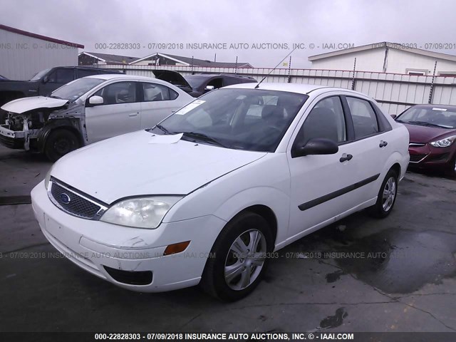 1FAFP34N57W271985 - 2007 FORD FOCUS ZX4/S/SE/SES WHITE photo 2