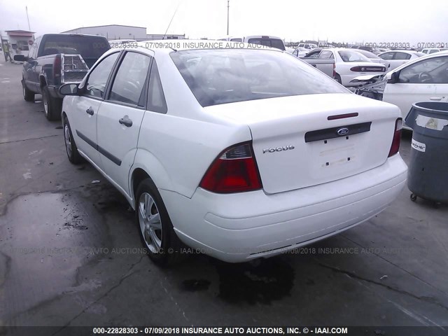 1FAFP34N57W271985 - 2007 FORD FOCUS ZX4/S/SE/SES WHITE photo 3