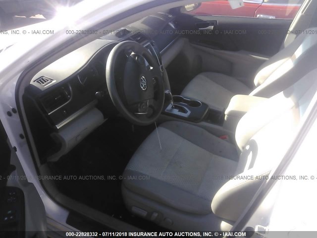 4T4BF1FKXDR295226 - 2013 TOYOTA CAMRY L/SE/LE/XLE 白色 照片 5