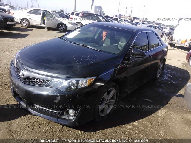 4T1BF1FK4CU591156 - 2012 TOYOTA CAMRY SE/LE/XLE BLACK photo 2