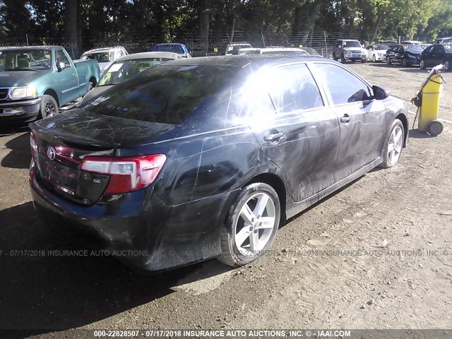 4T1BF1FK4CU591156 - 2012 TOYOTA CAMRY SE/LE/XLE BLACK photo 4