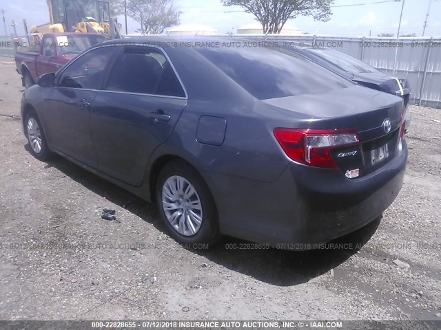 4T4BF1FK3CR261014 - 2012 TOYOTA CAMRY SE/LE/XLE GRAY photo 3