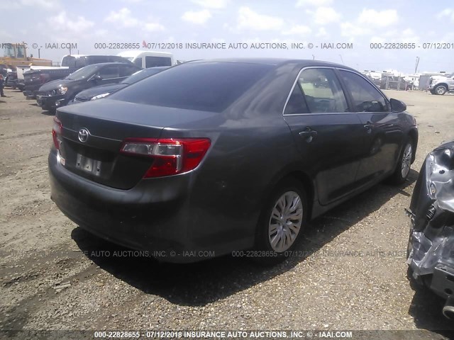 4T4BF1FK3CR261014 - 2012 TOYOTA CAMRY SE/LE/XLE GRAY photo 4