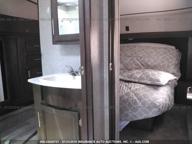 5ZT3CKSB6J2700740 - 2018 FOREST RIVER OTHER  GRAY photo 5