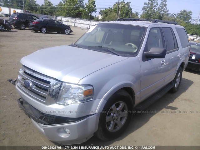 1FMJU1J50BEF55301 - 2011 FORD EXPEDITION XLT/KING RANCH SILVER photo 2