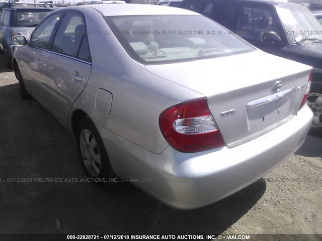 4T1BE32K24U844786 - 2004 TOYOTA CAMRY LE/XLE/SE Күміс фото 3