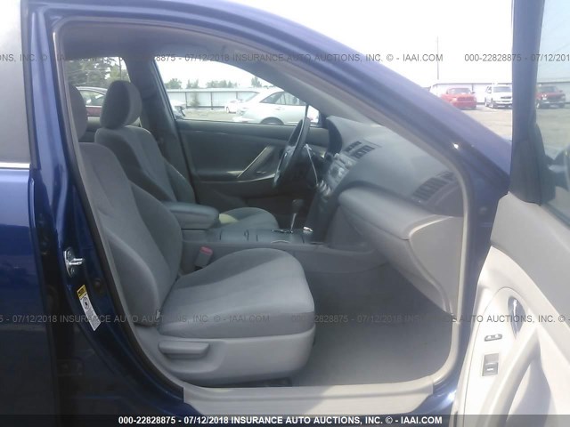 4T1BF3EK9BU665666 - 2011 TOYOTA CAMRY SE/LE/XLE BLUE photo 5